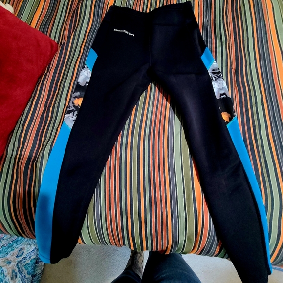 Sea Skin Leggings - Picture 2 of 5